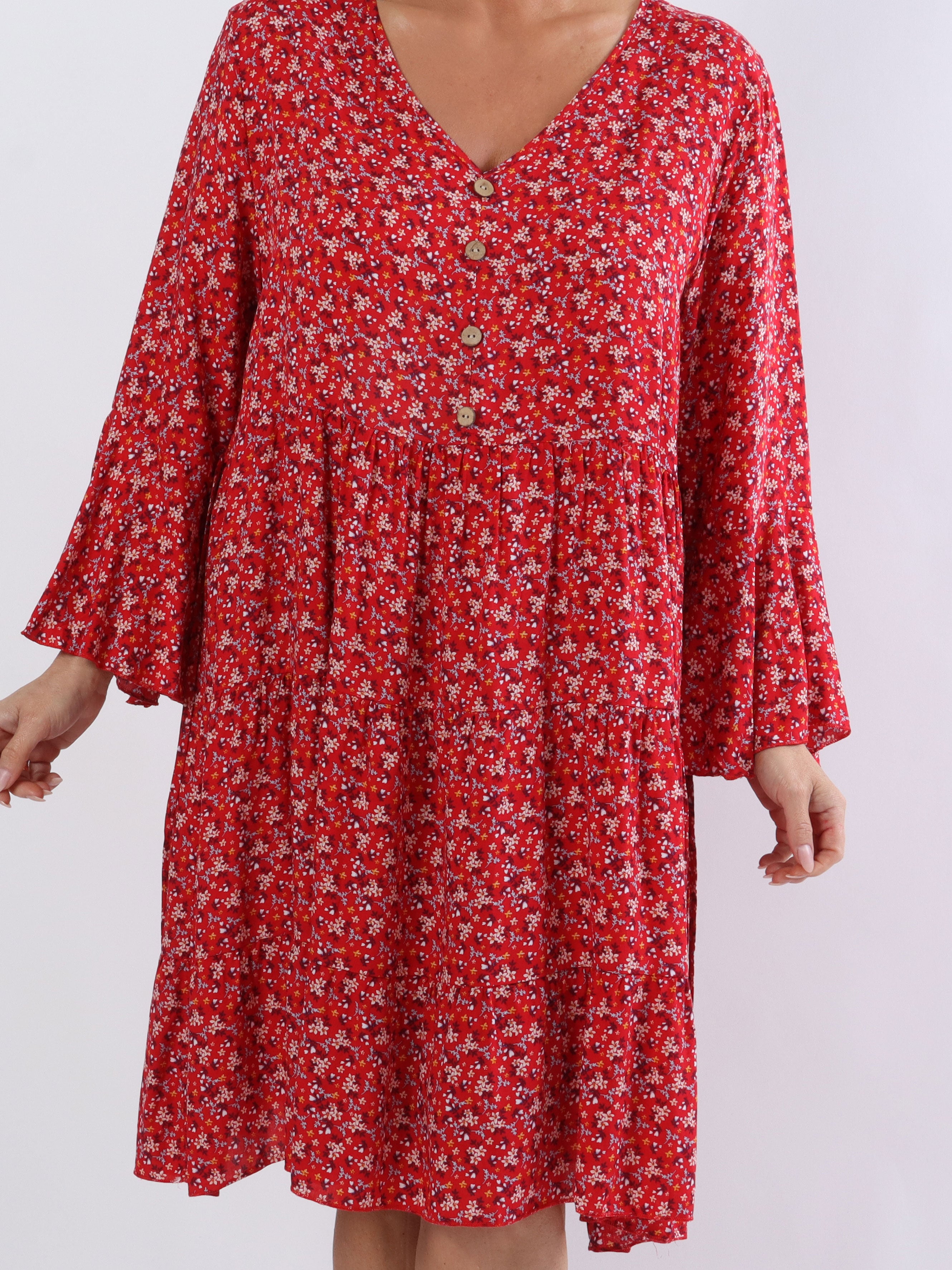 Karla - Plus size blomsterkjole i bomuld med knapper